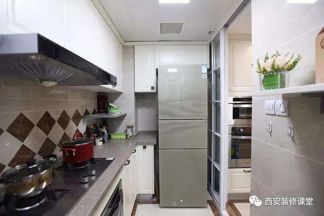 冰箱和冰柜的區(qū)別是什么?,冰箱在廚房的位置
